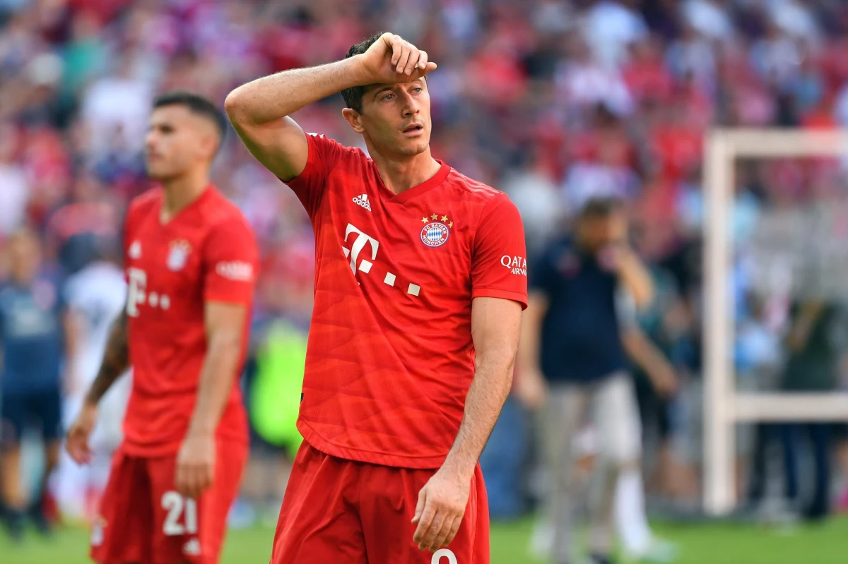 Piłkarze Bayernu Monachium dołączyli do kilku innych klubów niemieckiej ekstraklasy, które zdecydowały o obniżeniu pensji w związku z kryzysem spowodowanym pandemią koronawirusa. Rada drużyny mistrza kraju zgodziła się na zmniejszenie wynagrodzenia o 20 proc.