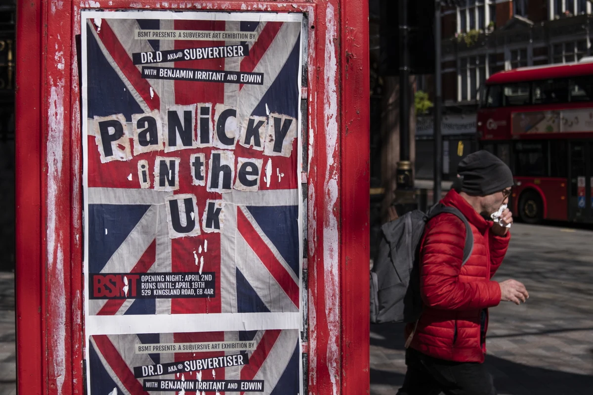 Londynie, weź się w garść - pisze "Daily Mail". Dziennik zauważa, że w pierwszy dzień po wprowadzeniu przez premiera Borisa Johnsona drakońskich ograniczeń związanych z walką z koronawirusem w metrze, pociągach i autobusach tłok był równie wielki, jak w poprzednich dniach. 