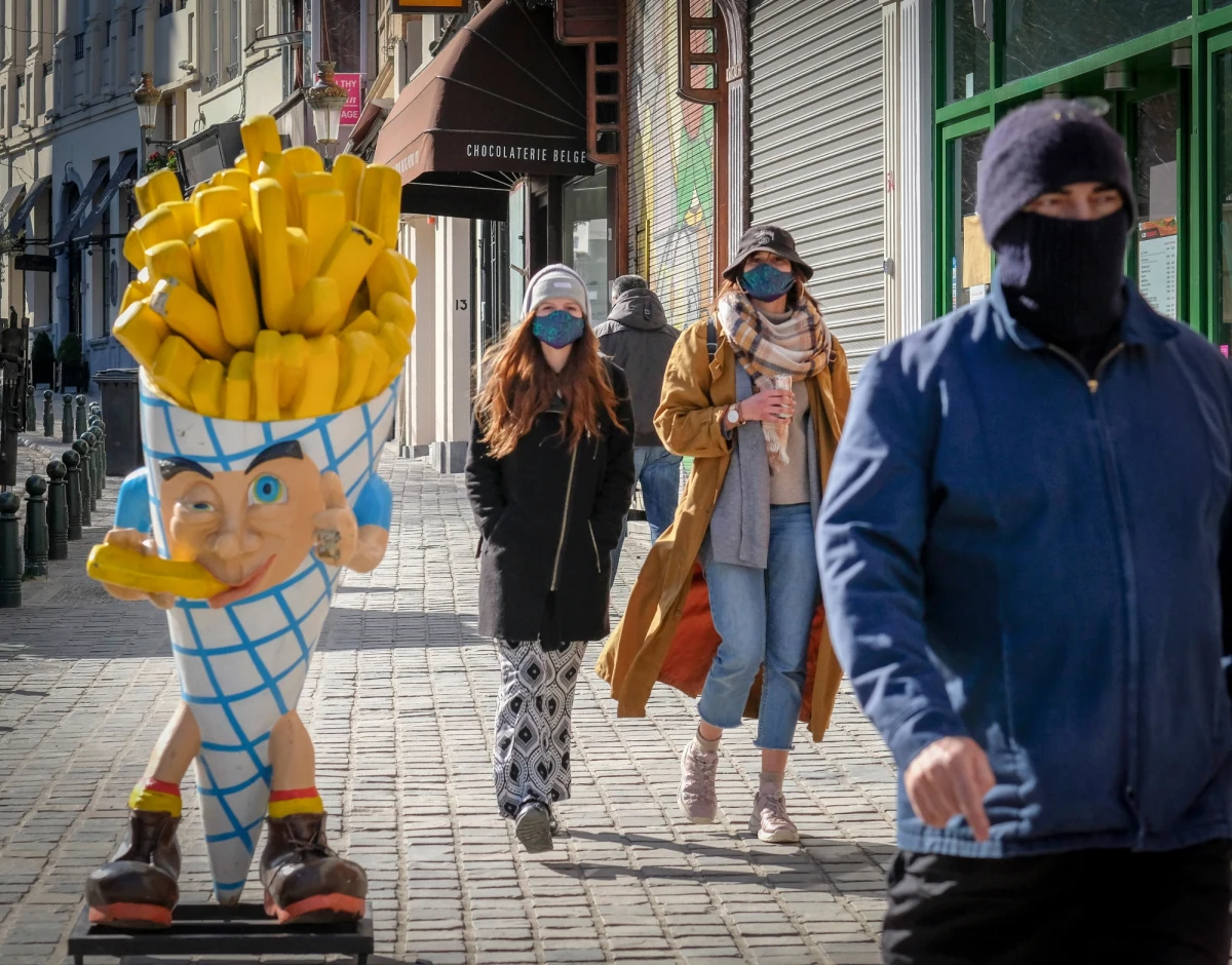 Czeski rząd zaproponował konkretną pomoc dla tamtejszych firm dotkniętych epidemią koronawirusa. Państwo dopłaci od 50 do 80 procent wysokości wynagrodzeń ich pracowników. Czesi chcą w ten sposób zapobiec zwolnieniom. Rząd przedłużył jednocześnie do 1 kwietnia wszystkie ograniczenia dotyczące zamkniętych szkół, części sklepów i obowiązku zasłaniania ust i nosa za pomocą maseczek, chust lub szalików. 