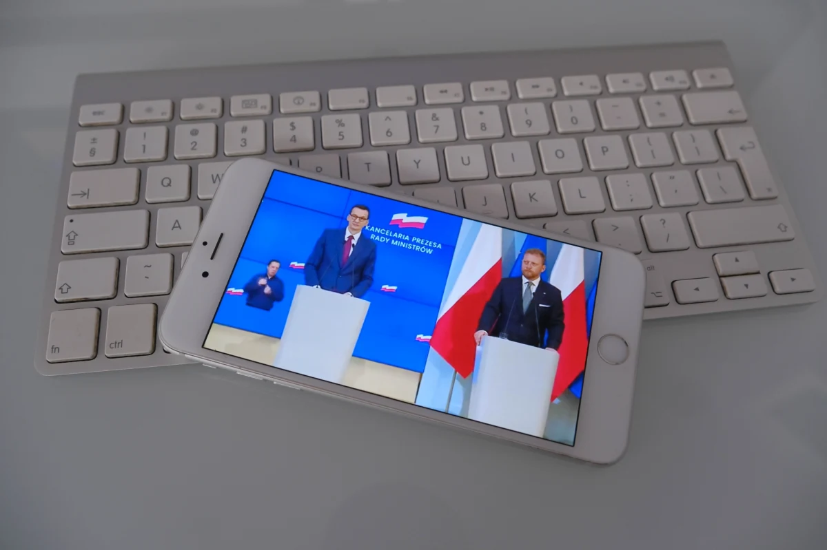 Nie ma powodu, żeby wybory prezydenckie lub egzaminy maturalne nie odbyły się w planowanych terminach – powtórzył we wtorek premier Mateusz Morawiecki. Wyraził przekonanie, że po Wielkanocy będzie możliwy powrót do pracy.