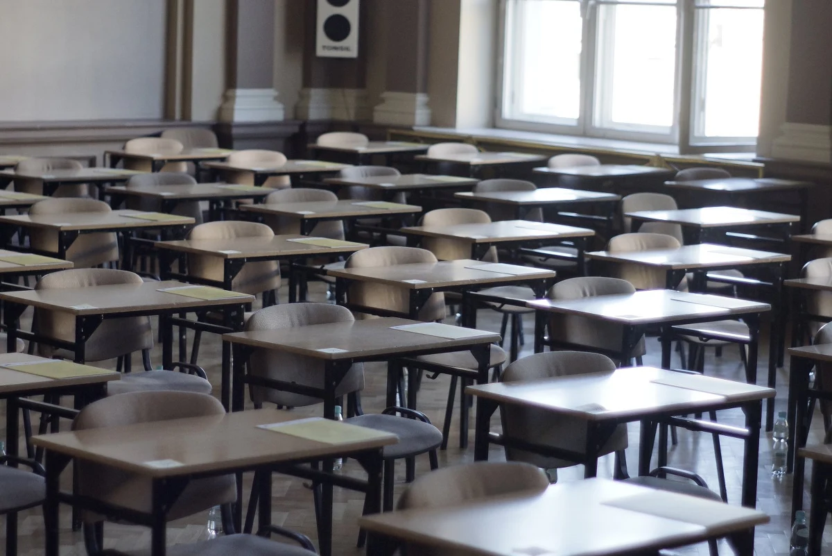 Ministerstwo Edukacji Narodowej zapowiada, że pod koniec marca Centralna Komisja Egzaminacyjna przeprowadzi przez internet próbne egzaminy ósmoklasisty – dowiedział się reporter RMF FM. W takim samym trybie mają się też odbyć próbne matury.
