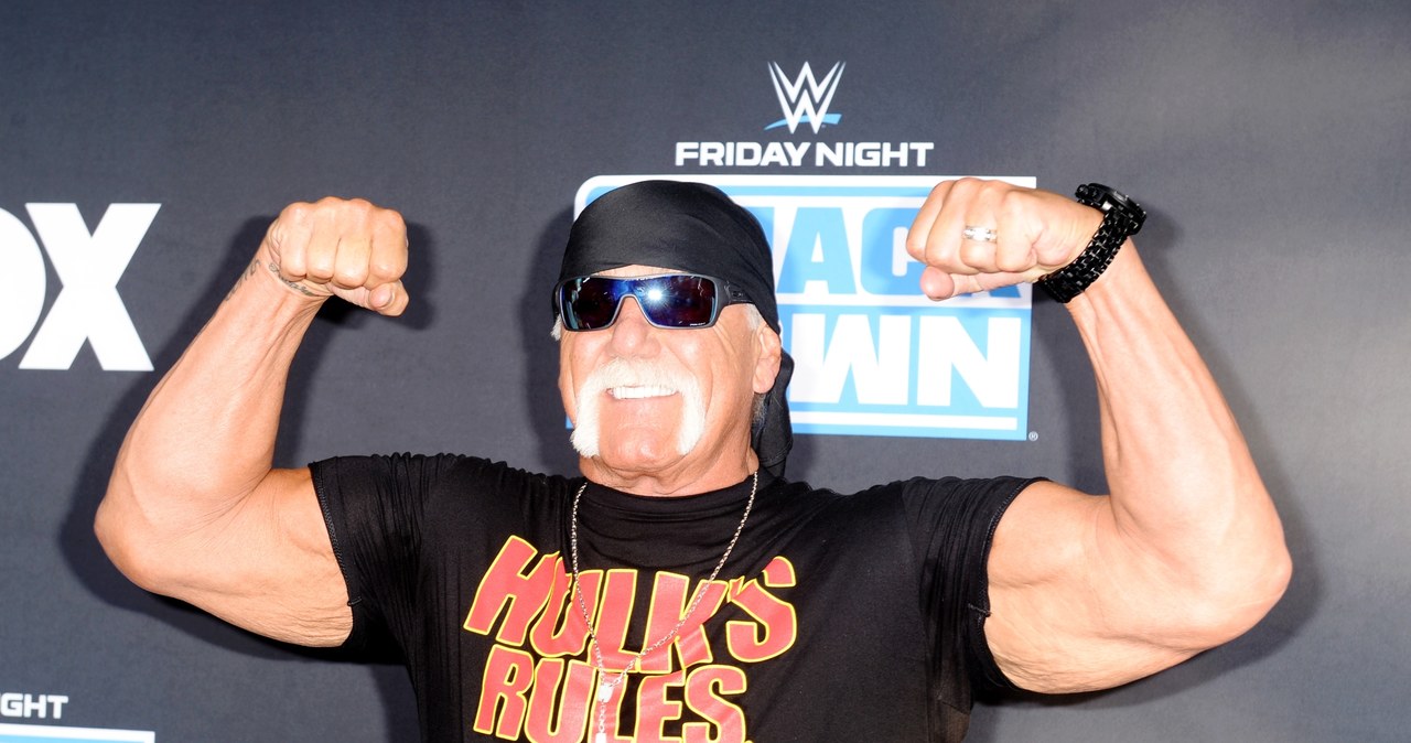 Gwiazda wrestlingu i ekranu Hulk Hogan w ramach porozumienia sądowego otrzyma 110 mln dolarów odszkodowania od Cox Radio, stacji, która weszła w posiadanie nagrania, na którym sportowiec jest w intymnej sytuacji z żoną najlepszego przyjaciela. Wcześniej zasądzono, że od portalu Gawker, który opublikował jego sekstaśmę, otrzyma 140 mln.