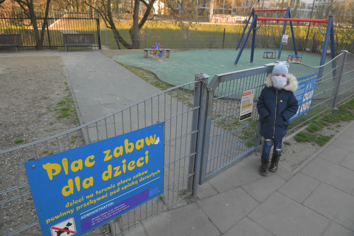 Czy złamaniem obostrzeń jest samodzielne uprawianie sportu na zewnątrz, np. rekreacyjna jazda na rowerze; czy restauracje nadal będą wydawać posiłki na wynos; czy potrzebne jest zaświadczenie od pracodawcy – m.in. na te pytania odpowiada rządowy portal gov.pl/koronawirus. 