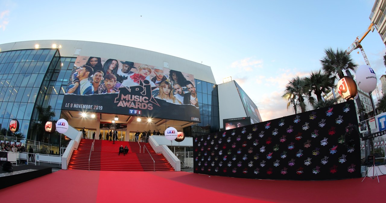 Pałac festiwalu filmowego w Cannes, który został odłożony ze względu na pandemię koronawirusa, został tymczasowo przekształcony na ośrodek dla bezdomnych, w którym znalazło się też miejsce dla ich psów - poinformowała przedstawicielka władz miasta Dominique Aude-Lasset.