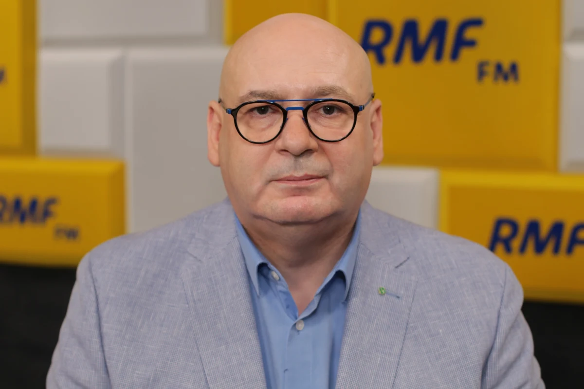 "Staramy się w prezydium Sejmu mówić głosem rozsądku i zminimalizować skutki" - stwierdza w Porannej rozmowie w RMF FM wicemarszałek Sejmu z PSL Piotr Zgorzelski, pytany o planowane, piątkowe posiedzenie Sejmu. O swoim pomyśle przeprowadzenia zdalnych obrad mówi: "Na początku, kiedy ten pomysł został zgłoszony, wszyscy byli w Prezydium Sejmu za. (...) Marszałek Małgorzata Kidawa-Błońska na pierwszym posiedzeniu (prezydium Sejmu - przyp. red.) była za, na wczorajszym posiedzeniu się wstrzymała i potem na konferencji prasowej powiedziała, że jest przeciw. No taka uroda" - mówi Zgorzelski. 