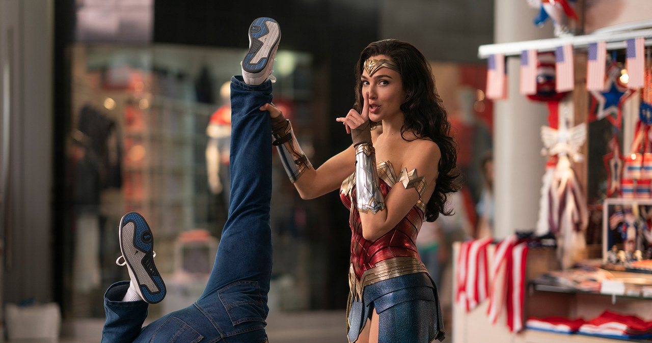 Dwa miesiące później zobaczymy w kinach kolejne przygody dzielnej Wonder Woman. Zaplanowana na 5 czerwca premiera filmu "Wonder Woman 1984" została przełożona na 14 sierpnia. Taki ruch studia Warner Bros. spowodowany jest pandemią koronawirusa.