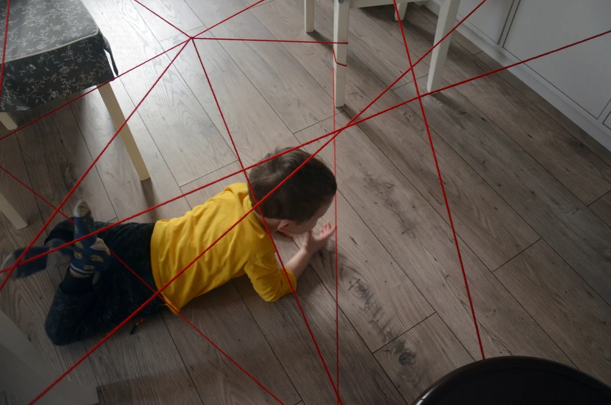 Kolejny dzień w zamknięciu, a  wszystkie puzzle już ułożone. Macie też już porządek we wszystkich szafkach. Na piątek mamy dla was kolejną porcję edukacyjnych zabaw w domu. 