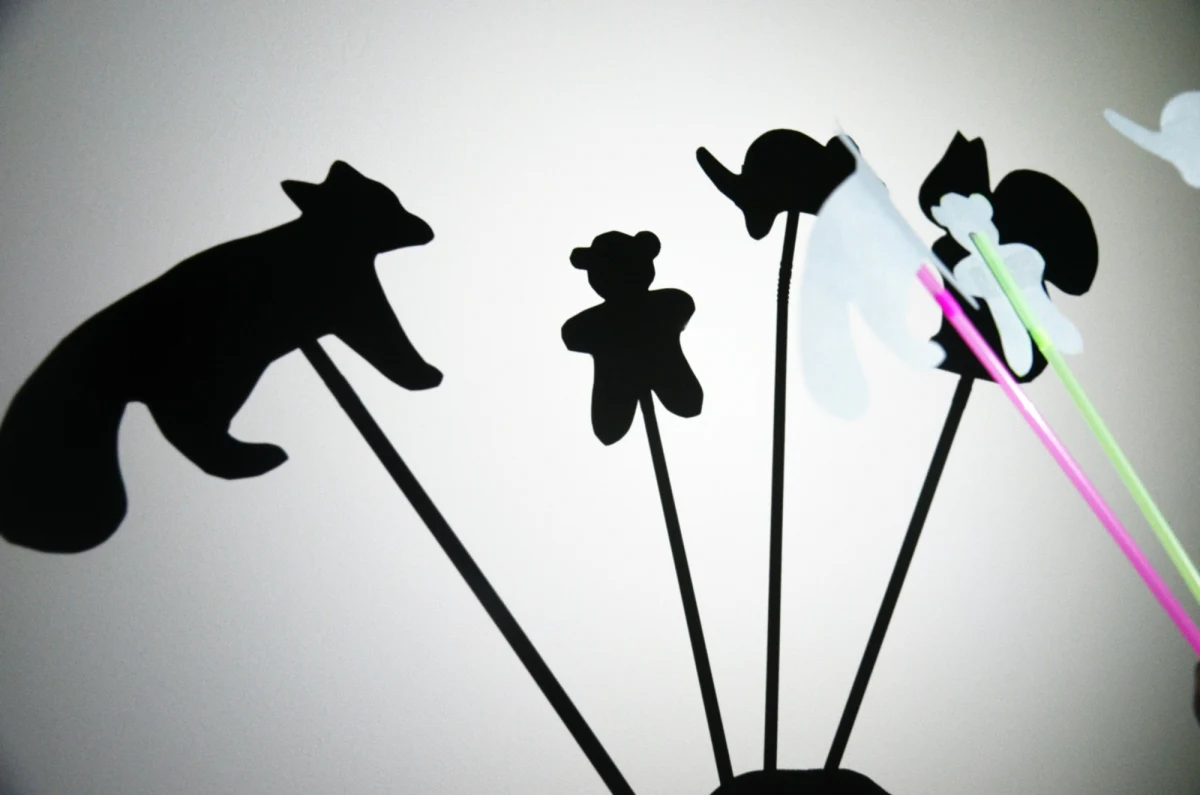 Kolejny dzień siedzenia w domu i kolejna porcja zabaw od RMF FM. Mamy dziś zarówno opcje rozrywkowe dla małych dzieci, propozycje edukacyjne dla nieco starszych. oraz wspólne rozrywki dla nastolatków.