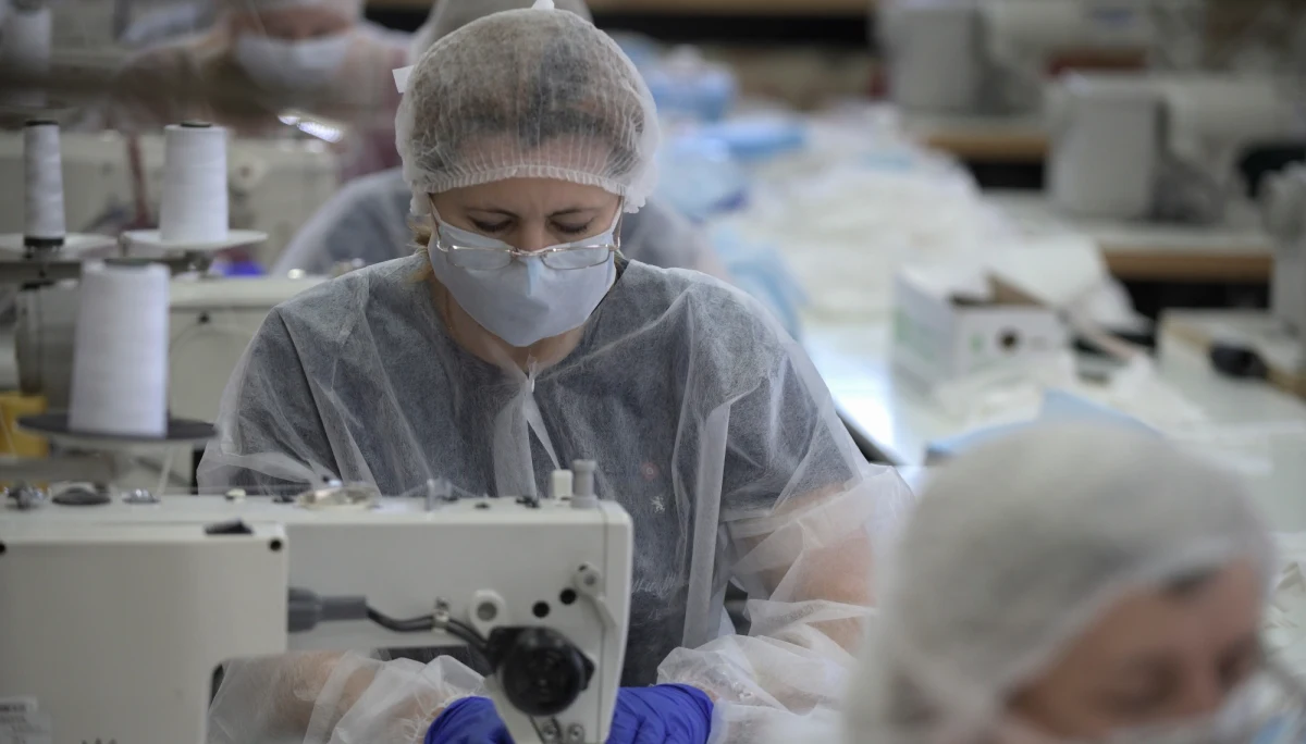 W związku z rozprzestrzenianiem się koronawirusa rząd Ukrainy ogłosił wprowadzenie na terytorium całego kraju stanu nadzwyczajnego. Ograniczenia mają obowiązywać 30 dni, do 24 kwietnia - poinformował na posiedzeniu gabinetu premier Denys Szmyhal. 