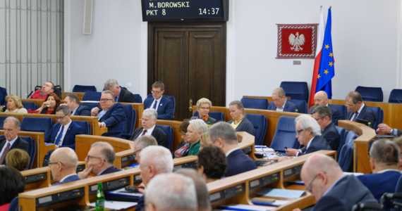 Po posiedzeniu Sejmu, w przyszłym tygodniu odbędzie się dodatkowe, pilne posiedzenie Senatu po to, aby jak najszybciej uchwalić przepisy, które spowodują, że łatwiej nam wszystkim będzie pokonać epidemię koronawirusa – poinformował na Twitterze marszałek Senatu Tomasz Grodzki.