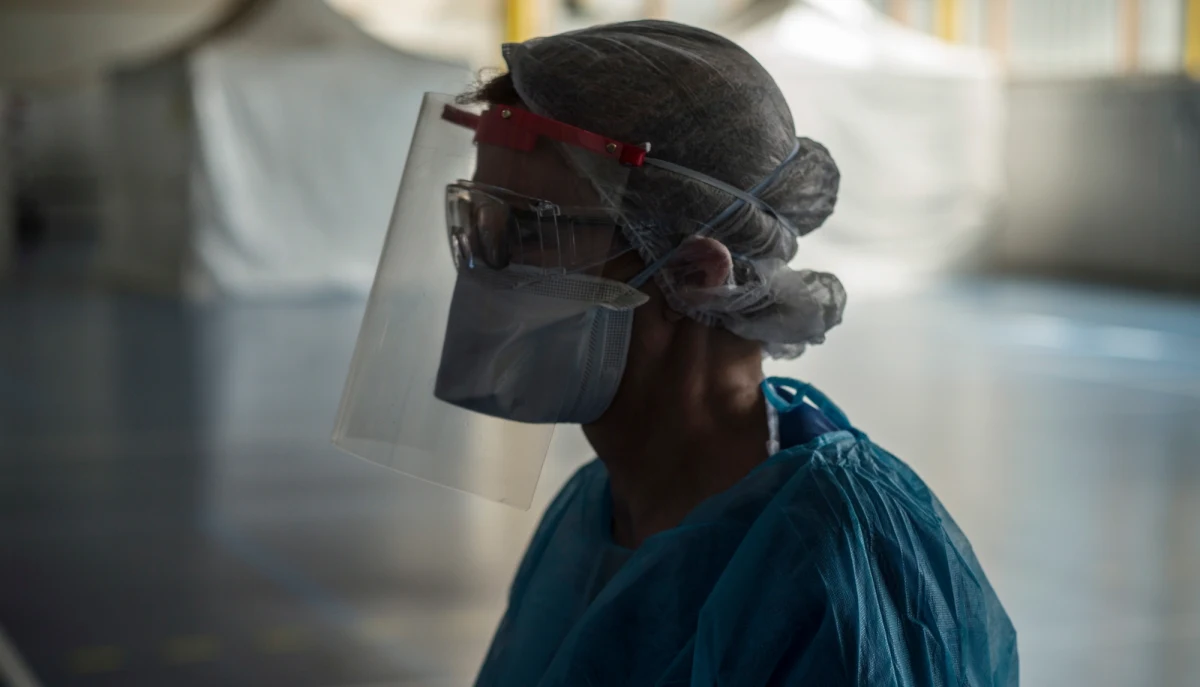 ​Na początku marca czeski kontrwywiad ostrzegał rząd, że ambasada chińska w tym kraju od stycznia organizuje masowe zakupy maseczek - informuje tygodnik "Respekt". Zakupy miały być przeprowadzane przez Chińczyków mieszkających w Czechach. W trakcie operacji kupiono setki tysięcy maseczek. Wśród organizatorów akcji był człowiek bezpośrednio związany z rządem chińskim.