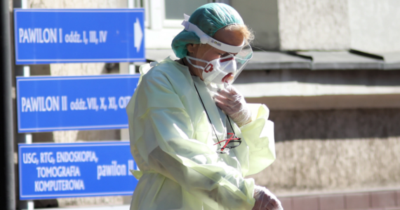 W szpitalu w Skarżysku-Kamiennej zmarł 80-letni mężczyzna zarażony koronawirusem. To 14. ofiara pandemii w Polsce.