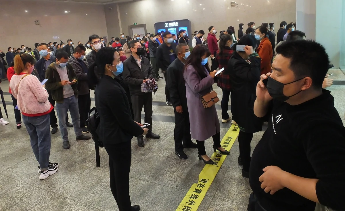 W chińskim mieście Wuhan, pierwotnym ognisku pandemii koronawirusa, część autobusów miejskich wznowiła działalność po dziewięciu tygodniach od wprowadzenia bezprecedensowej blokady i kwarantanny miasta - podała agencja prasowa Xinhua. 