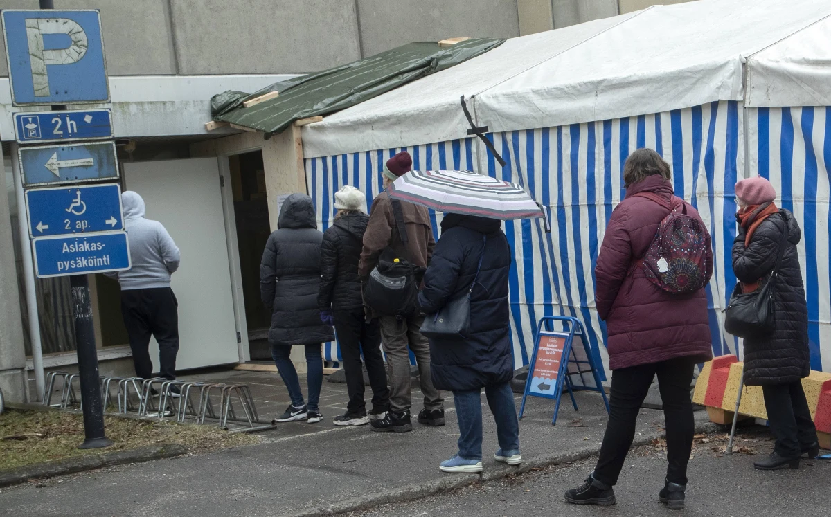 Uusimaa, najbardziej zaludniony region Finlandii, gdzie jest najwięcej zarażonych koronawirusem, w tym stolica Helsinki oraz bezpośrednio sąsiadujące miasta Espoo i Vantaa, muszą jak najszybciej zostać odcięte od reszty kraju - ogłosiła wczoraj wieczorem premier Sanna Marin.