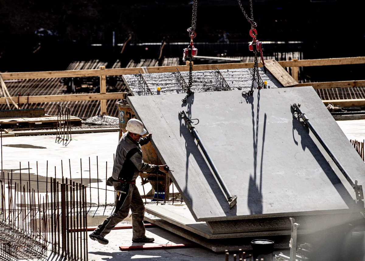Wstrzymanie poboru podatków i obniżenie VAT może ocalić gospodarkę - pisze czwartkowa "Rzeczpospolita" w materiale "Kryzys wymaga radykalnych recept".