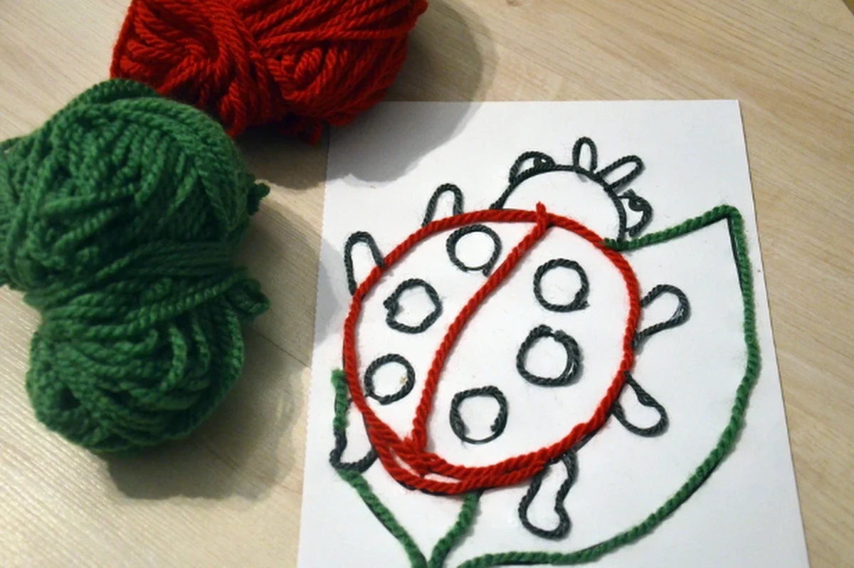 W ramach czwartkowych zabaw proponujemy Wam niestandardowe wykorzystanie rzeczy, które zapewne rodzice małych dzieci mają w domu. Dla starszych proponujemy niełatwą, japońską sztukę origami.