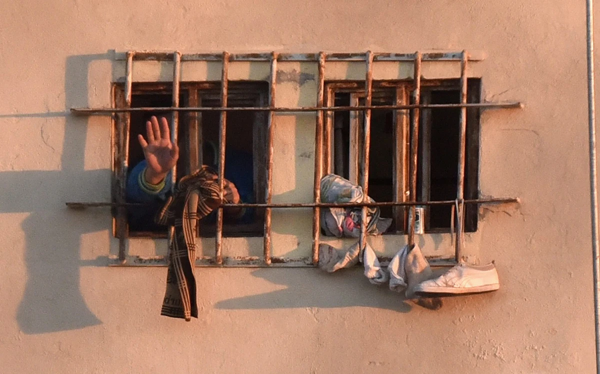 "To ostatni moment na zdecydowaną reakcję polskich władz, potem może być już za późno" - mówią zdesperowani bliscy polskiego kapitana, od lipca przebywającego w meksykańskim areszcie. Kolejny list z prośbą o interwencję wysłali właśnie do Kancelarii Prezydenta RP. Bliscy Andrzeja Lasoty obawiają się, że jeśli epidemia koronawirusa dotrze do więzienia w Tepic - kapitan po prostu nie przeżyje ewentualnej infekcji, ze względu na liczne choroby układu krążenia, z którymi się zmaga. 