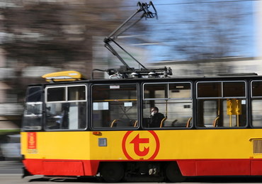 Walka z koronawirusem w autobusach i tramwajach. W Warszawie motorniczowie zatrzymali składy 30 razy