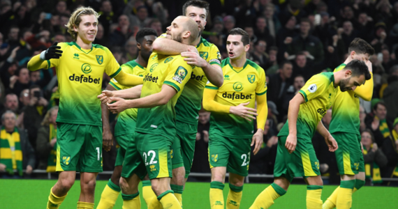 Na nietypowy pomysł wpadły władze występującego w angielskiej Premier League Norwich City. Piłkarze dostali numery telefonów do starszych kibiców klubu i dzwonią do nich w wolnym czasie.