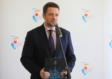 Trzaskowski apeluje o przesunięcie egzaminów. "Nadzwyczajna sytuacja wzmogłaby stres"