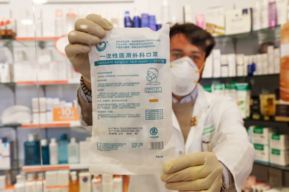 Od przyszłego tygodnia uruchamiamy most powietrzny z Chinami, który będzie przewoził towary do ochrony medycznej dla służb, które biorą udział w walce z koronawirusem - poinformował szef kancelarii premiera Michał Dworczyk.