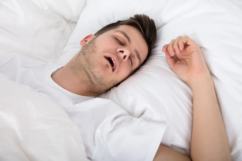 Rozmawiasz przez sen? Nie jesteś sam! Robi to nawet co drugi człowiek