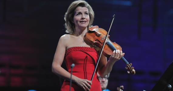 Jedna z najwybitniejszych skrzypaczek na świecie Niemka Anne-Sophie Mutter poinformowała w czwartek na Facebooku o pozytywnym wyniku testu na koronawirusa.