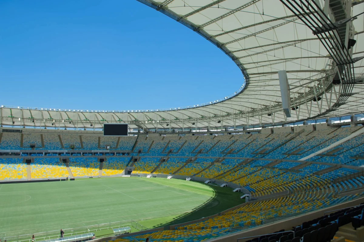 Kompleks sportowy Maracana w Rio de Janeiro, który obejmuje słynny stadion piłkarski, stanie się tymczasowym szpitalem. To kolejny obiekt tego typu W Brazylii przeznaczony do pomocy zarażonym koronawirusem.