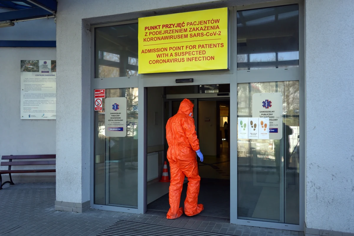 Ministerstwo Zdrowia o poranku poinformowało o 23 nowych przypadkach zakażenia koronawirusem w Polsce. Po południu ogłoszono, że wirus wykryto u kolejnych 45 osób. Kilka godzin później resort podał informację następnych 51 przypadkach. Wieczorem MZ mówił o 49 przypadkach. Łącznie w piątek dowiedzieliśmy się o 168 nowych przypadkach.