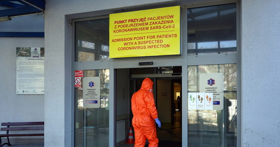 Ministerstwo Zdrowia o poranku poinformowało o 23 nowych przypadkach zakażenia koronawirusem w Polsce. Po południu ogłoszono, że wirus wykryto u kolejnych 45 osób. Kilka godzin później resort podał informację następnych 51 przypadkach. Wieczorem MZ mówił o 49 przypadkach. Łącznie w piątek dowiedzieliśmy się o 168 nowych przypadkach.
