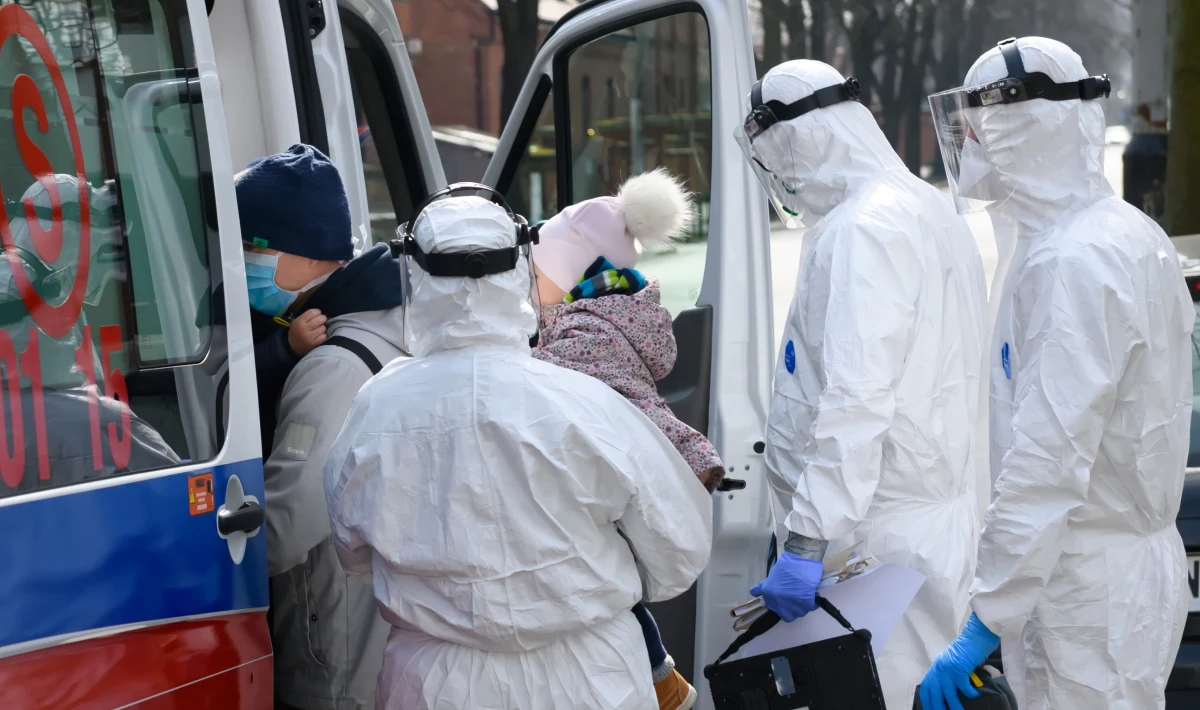 ​Wśród osób zakażonych koronawirusem na Mazowszu jest 10 osób w wieku poniżej 18 lat. Dwoje dzieci nie mają nawet trzech lat - poinformował Mazowiecki Państwowy Wojewódzki Inspektor Sanitarny.