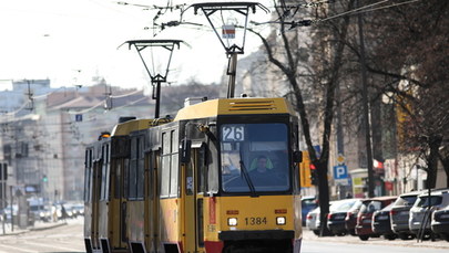 Kontrola przepełnionych autobusów i tramwajów? Jak to wygląda w praktyce