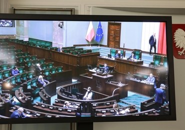 „Chyba potrzebujemy gołębi pocztowych”. Posłowie narzekają na system zdalnego głosowania
