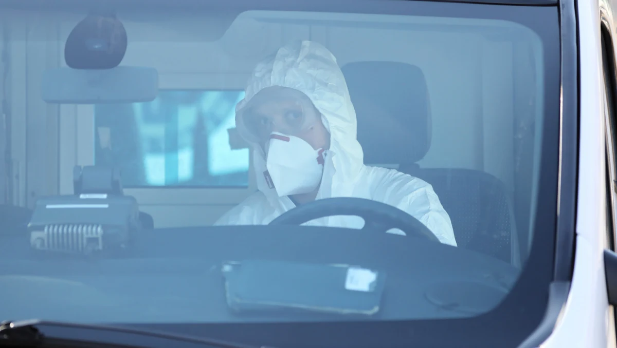 Używanie aplikacji kwarantannowej ma być obowiązkowe dla wszystkich osób w izolacji i kwarantannie. To jedno z nowych rozwiązań zapisanych w "zdrowotnej tarczy antyepidemiologicznej", nad którą pracuje Sejm. 