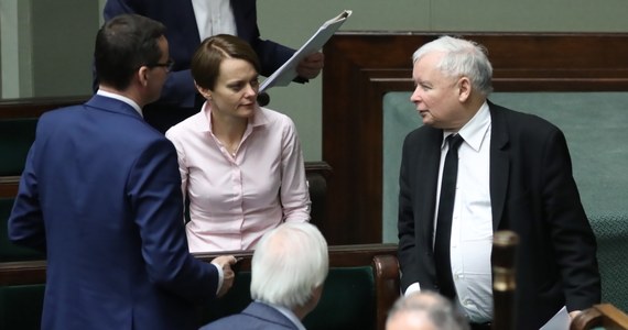 „Wprowadzenie do Sejmu możliwości głosowania zdalnego ośmieszyło parlament, a w efekcie umożliwiło przyjmowanie przepisów, które w demokratycznym państwie nie mogą istnieć” - tak zmiany w Kodeksie wyborczym, wprowadzone w nocy komentuje profesor Marek Chmaj.