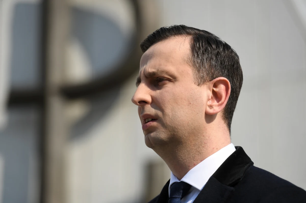 "Tarcza antykryzysowa, mająca zniwelować negatywne skutki epidemii koronawirusa, wciąż jest papierowa. Nie ochroni firm przed bankructwem" – ocenił w sobotę lider PSL Władysław Kosiniak-Kamysz, odnosząc się do przyjętych przez Sejm ustaw tzw. tarczy antykryzysowej.