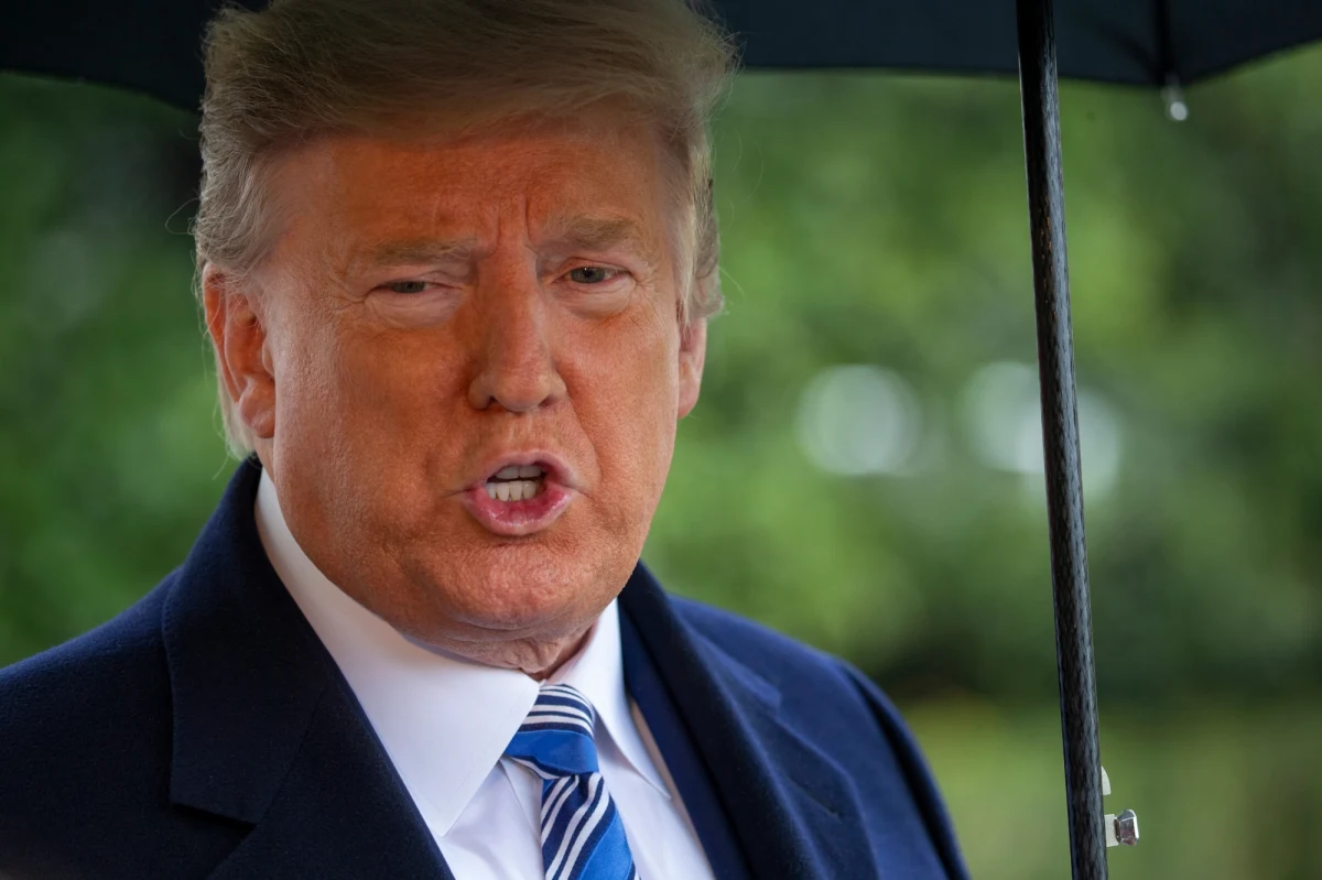 Prezydent USA Donald Trump powiedział, że rozważa objęcie kwarantanną stanów Nowy Jork i New Jersey oraz części Connecticut. Łącznie w tych trzech amerykańskich stanach zmarło dotąd co najmniej 895 osób zakażonych koronawirusem.