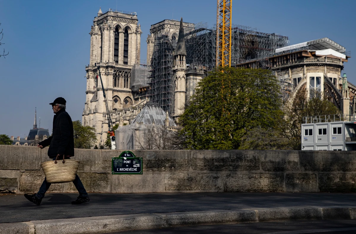 W ciągu ostatniej doby z powodu koronawirusa zmarło we Francji 319 osób. Łącznie na Covid-19 zmarło w tym kraju 2314 osób. Liczba zakażonych wzrosła do 37 575.