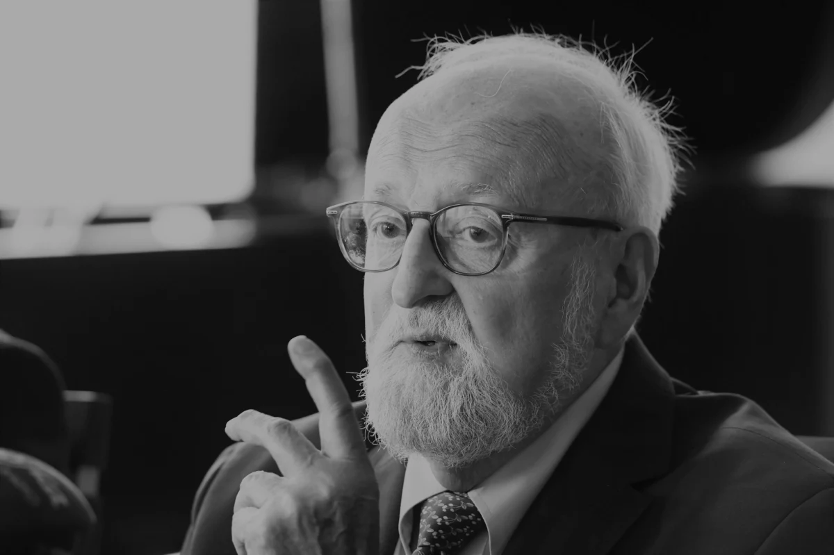 "Penderecki był autentycznym, wybitnym polskim kompozytorem. Był to człowiek lojalny, o ogromnym talencie, który w sposób nadzwyczajny potrafił stworzyć utwory do dzisiaj ważne, które będą istotne nadal" - powiedział na wieść o śmierci Krzysztofa Pendereckiego kompozytor i pianista Zygmunt Krauze. Dyrygenci, reżyserzy i inni artyści również wyrazili żal z powodu śmierci Pendereckiego.