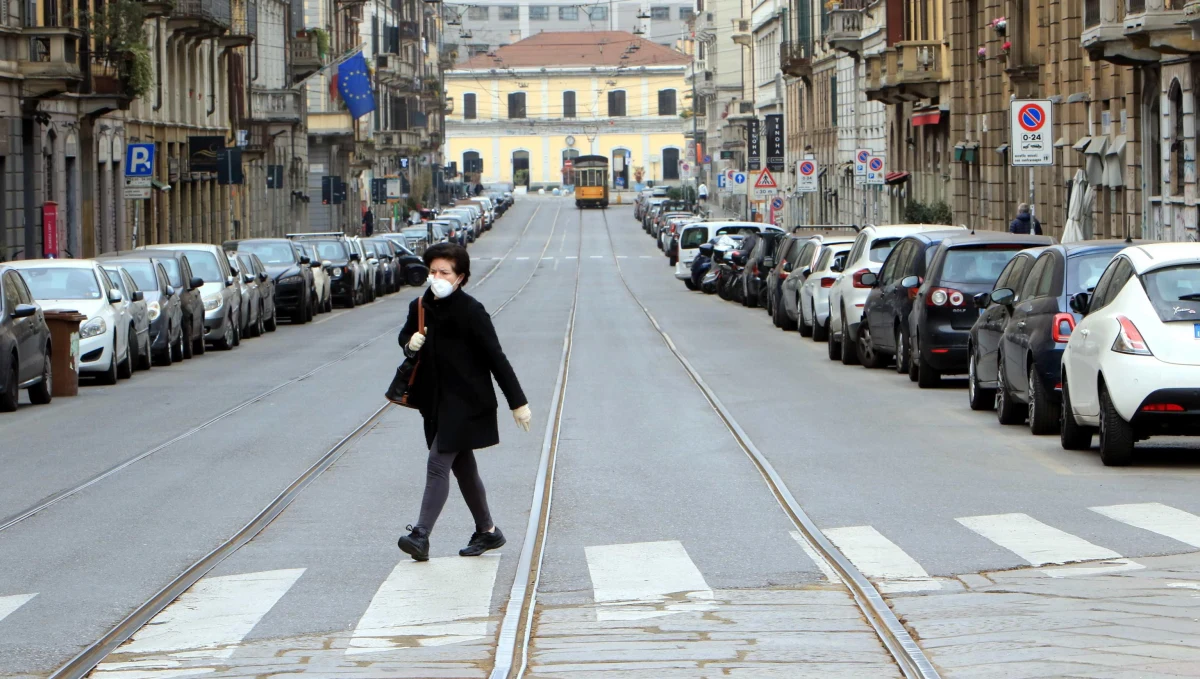 Włoski minister zdrowia Roberto Speranza potwierdził w niedzielę wcześniejsze zapowiedzi, że obowiązujące do 3 kwietnia w kraju ograniczenia możliwości wychodzenia z domu i inne kroki będą przedłużone. Jak zaznaczył, okres ten nie będzie krótki.
