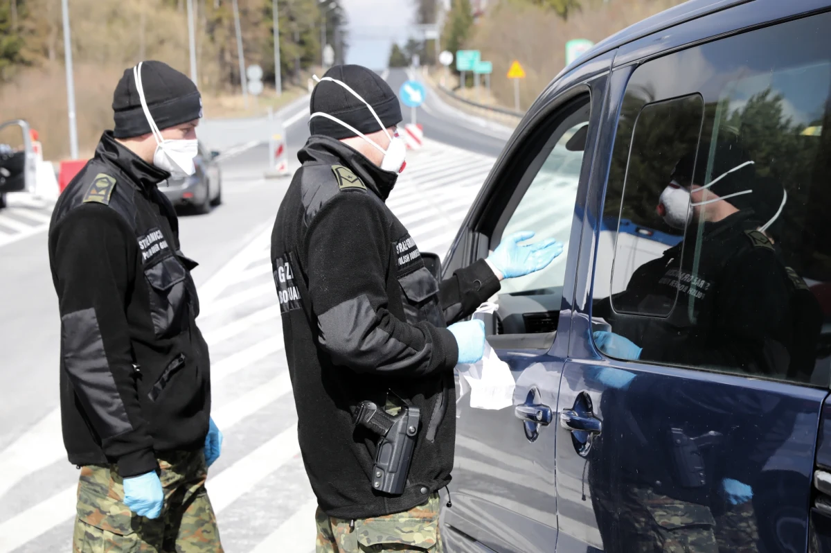 Pracownicy transgraniczni, delegowani i sezonowi powinni mieć specjalne szybkie przejścia na granicach. Komisja Europejska opublikowała wytyczne dla państw członkowskich w celu zagwarantowania swobody przemieszania się tym pracownikom, mimo wprowadzonych ograniczeń z powodu pandemii koronawirusa. 
