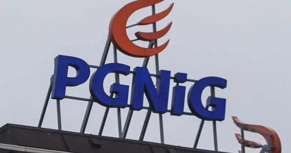 PGNiG poinformowało o korzystnym wyroku Trybunału Arbitrażowego w Sztokholmie w sporze z Gazpromem. Trybunał nakazał wstecznie zmienić cenę w kontrakcie jamalskim. Według PGNiG oznacza to konieczność zwrotu przez Gazprom około 1,5 mld dolarów. 