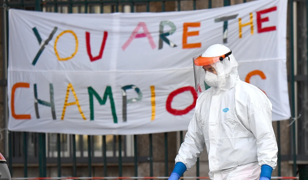 ​Blokady i rygorystyczne środki stosowane we Włoszech przez ostatnie dwa tygodnie powinny wkrótce doprowadzić do stabilizacji epidemii koronawirusa, ale konieczna będzie czujna obserwacja - powiedział ekspert Światowej Organizacji Zdrowia (WHO), Mike Ryan.