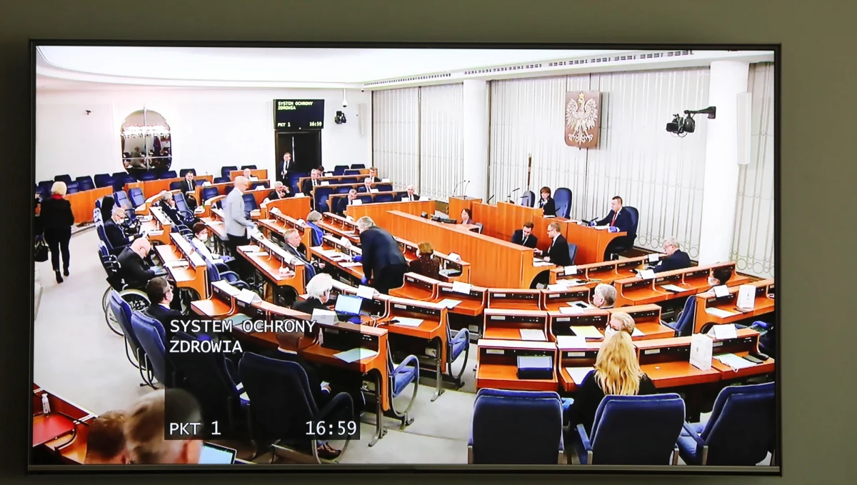 Podczas poniedziałkowego posiedzenia Senat zajmował się trzema ustawami wchodzącymi w skład tzw. tarczy antykryzysowej, która ma być odpowiedzią na kryzys wywołany epidemią koronawirusa. 