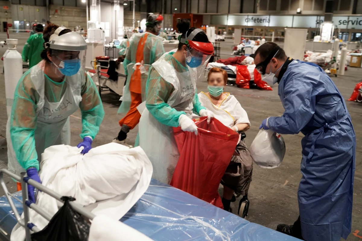 W ciągu ostatniej doby zanotowano w Hiszpanii 849 nowych przypadków śmiertelnych z powodu koronawirusa - poinformowało we wtorek przed południem ministerstwo zdrowia w Madrycie. Z szacunków resortu wynika, że łącznie na terenie Hiszpanii z powodu pandemii zmarło już 8189 osób.