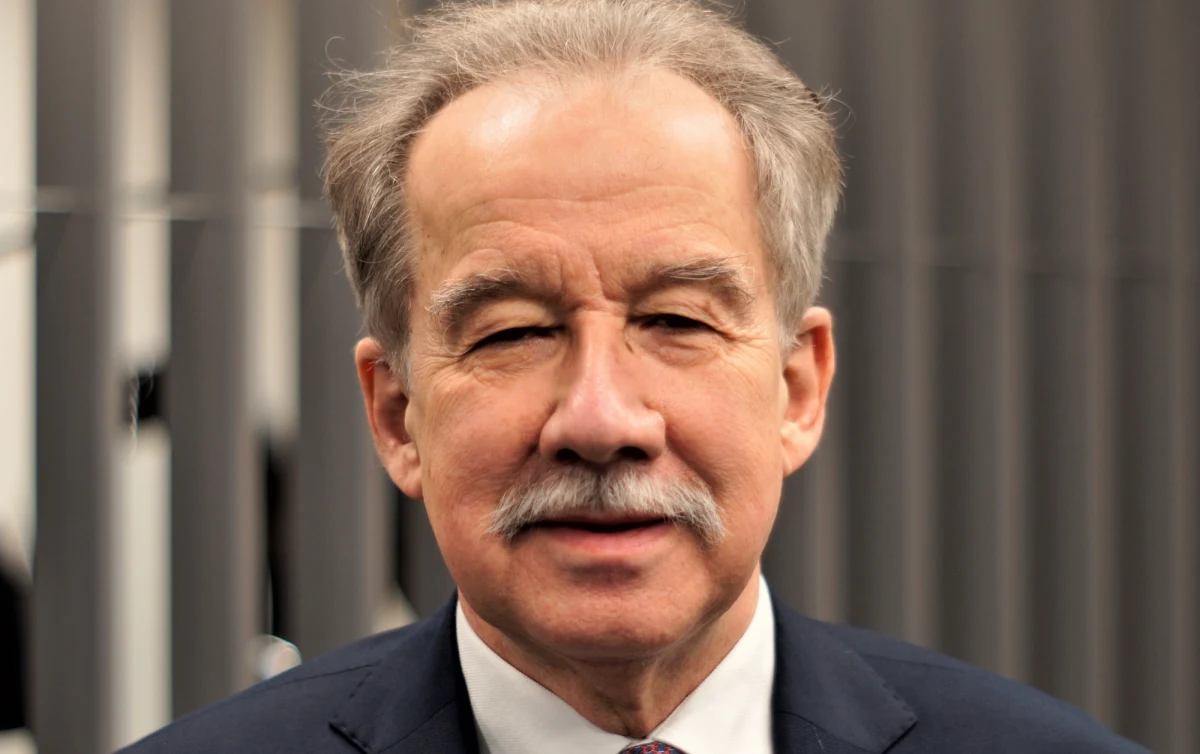 ​"Projekt dotyczący głosowania korespondencyjnego wychodzi naprzeciw wyborcom. Ale robi to w niedopuszczalny, wadliwy sposób" - tak najnowszy projekt zmian w Kodeksie wyborczym, umożliwiający takie głosowanie ocenia w rozmowie z RMF FM były przewodniczący Państwowej Komisji Wyborczej Wojciech Hermeliński. Zgodnie z projektem, wszyscy uprawnieni do głosowania w majowych wyborach prezydenckich mogliby zagłosować korespondencyjnie.