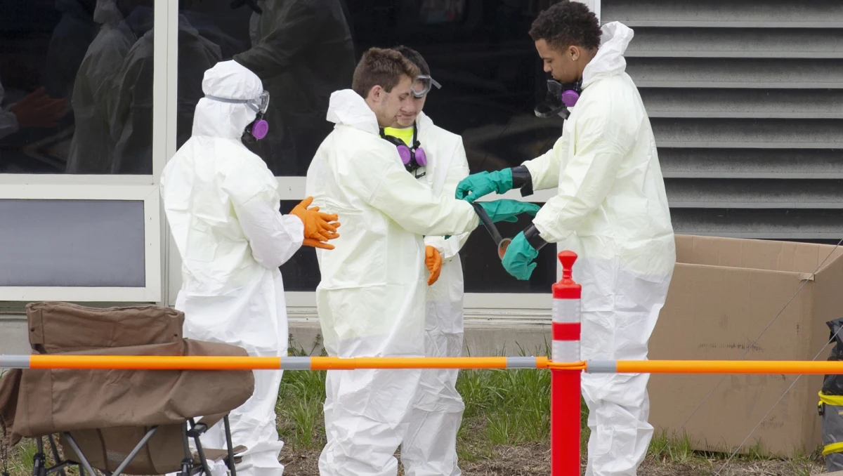 Tylko we wtorek w Stanach Zjednoczonych odnotowano ponad 700 zgonów z powodu koronawiursa; to rekordowy dzienny bilans - informują amerykańskie media. Oznacza to - jak zauważa Reuters - że w USA chory na Covid-19 umiera średnio co dwie minuty.