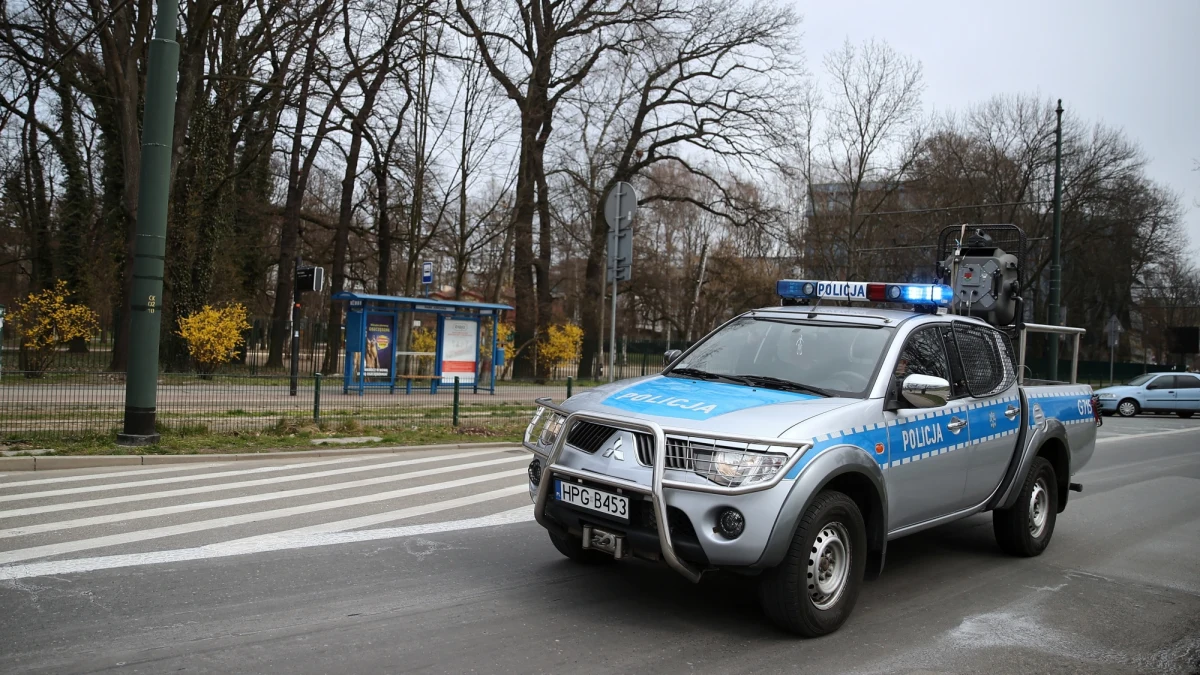 W kalendarzu 1 kwietnia - a to oznacza, że od dzisiaj obowiązują nas nowe, bardzo restrykcyjne zasady społecznej kwarantanny, wprowadzone przez rząd w ramach walki z epidemią koronawirusa. Lista obostrzeń jest długa - podobnie jak lista związanych z nimi wątpliwości i pytań o to, co wolno, a czego absolutnie nie wolno nam robić. W RMF FM i na RMF24.pl odpowiadamy na najczęściej zadawane - również przez Was - pytania!