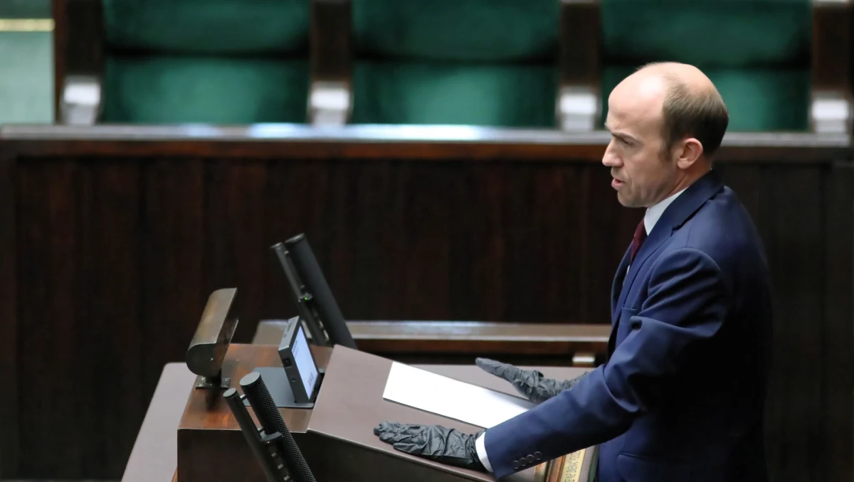 "Opinia publiczna ma prawo poznać prawdę o faktycznej liczbie zakażeń, ma prawo poznać sytuację w służbie zdrowia" - tak o epidemii koronawirusa - i w nawiązaniu do planowanych na 10 maja wyborów prezydenckich - mówił szef Platformy Obywatelskiej Borys Budka. Ocenił również, że "każdy, kto będzie chciał przeprowadzić wybory 10 maja, będzie miał krew na rękach".