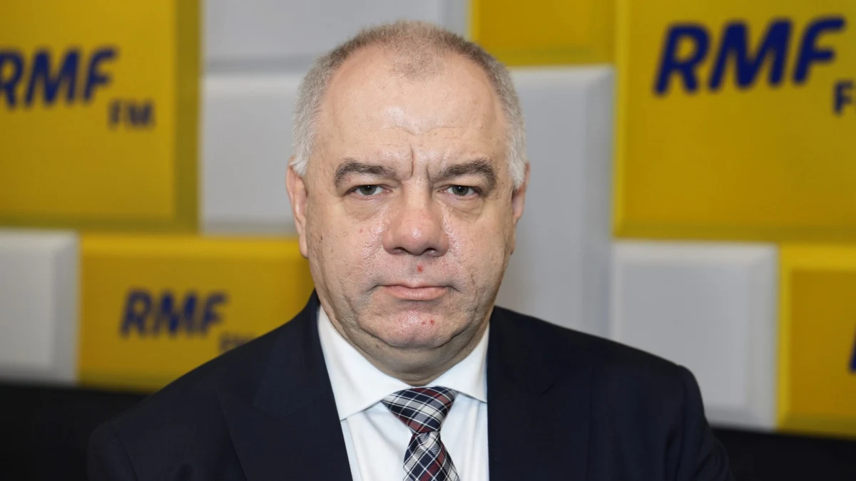 „Czy my mamy odwoływać wybory, bo opozycja chce je bojkotować? To jest absurdalne. Mamy rozmontować demokrację, bo opozycji nie idzie w kampanii?” – mówił w Porannej rozmowie RMF FM Jacek Sasin, komentując apel opozycji o przesuniecie terminu wyborów ze względu na epidemię koronawirusa w Polsce.